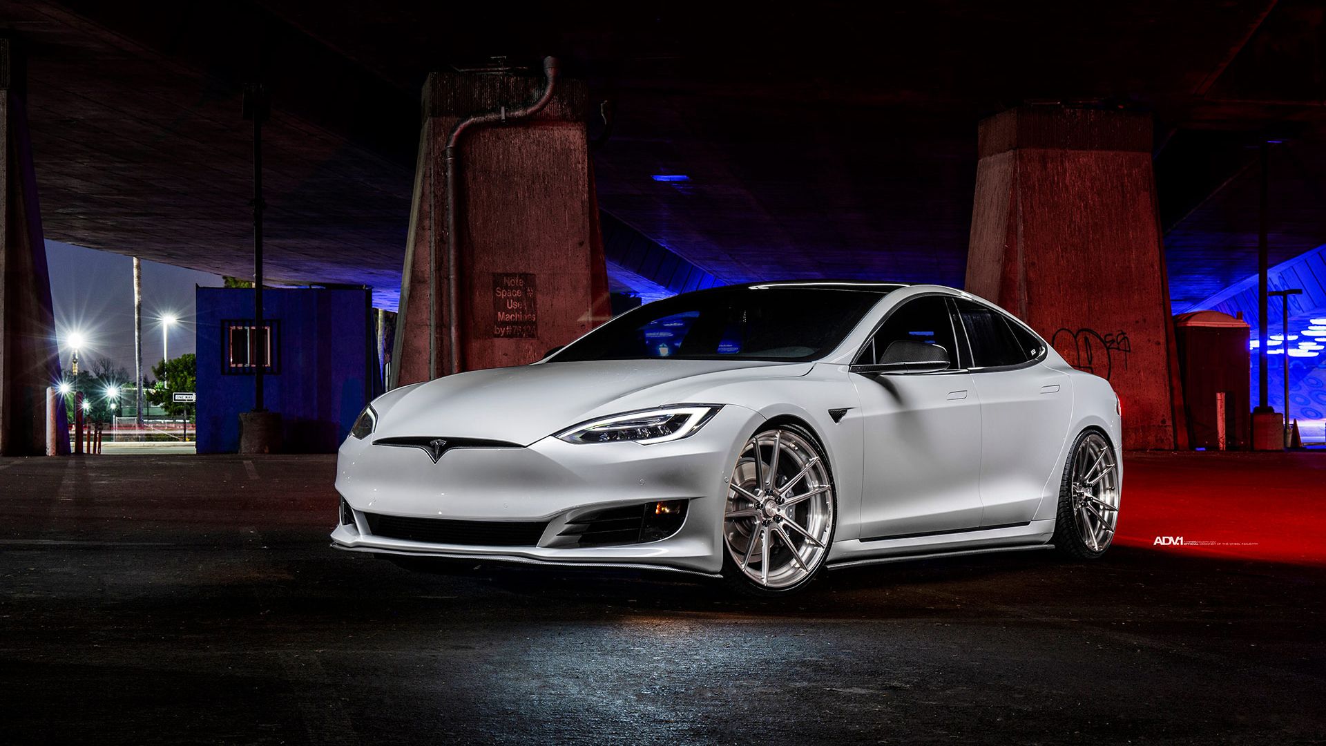images/tesla-white-car.jpg